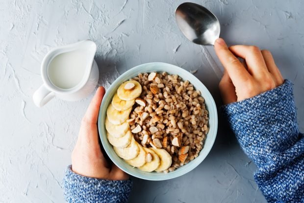 Pearl barley porridge with banana and nuts is a simple and delicious recipe, how to cook step by step