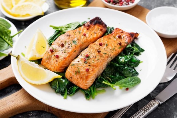 Salmon steak with spinach – a simple and delicious recipe, how to cook step by step