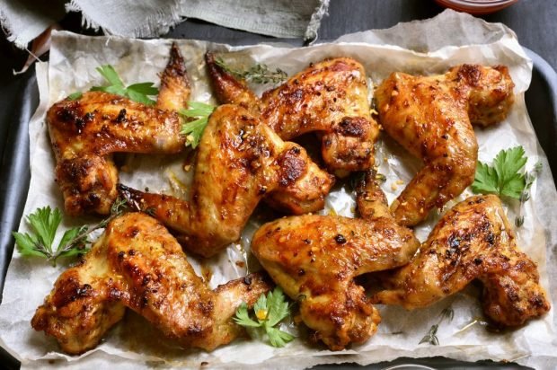 Chicken wings with garlic and Provencal herbs in the oven – a simple and delicious recipe how to cook step by step