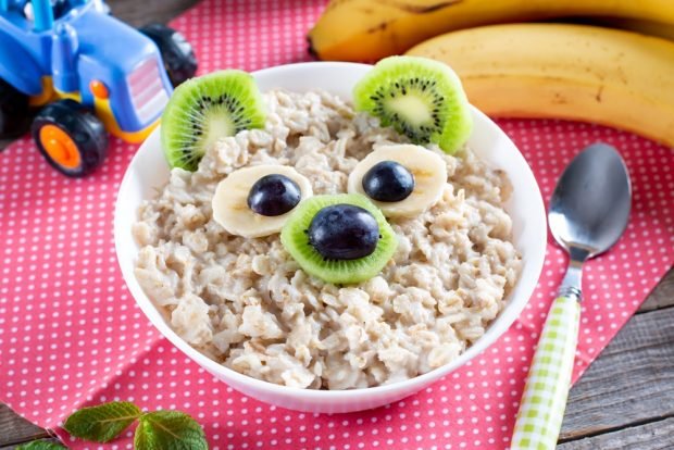 Oatmeal porridge for children