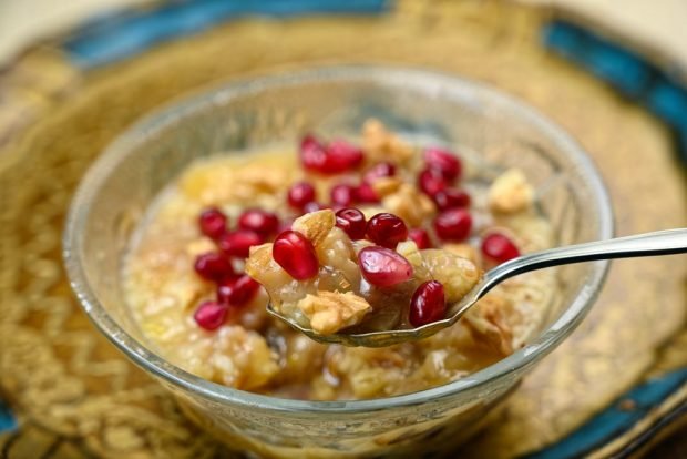 Wheat porridge with banana and honey