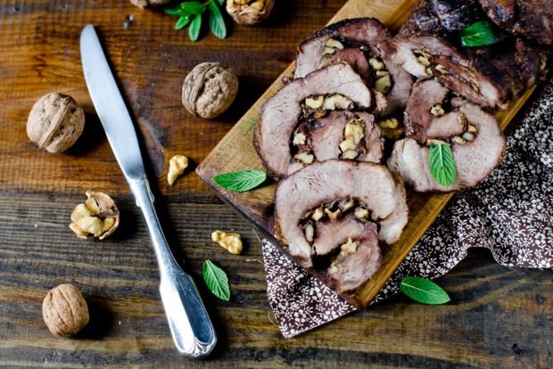 Pork roll with walnuts – a simple and delicious recipe, how to cook step by step