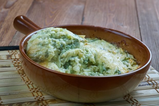 Zucchini casserole with herbs and cream is a simple and delicious recipe, how to cook step by step