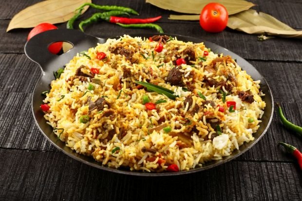 Spicy pilaf with beef in a slow cooker is a simple and delicious recipe, how to cook step by step