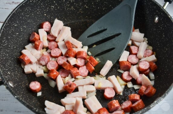 Solyanka with cucumber pickle: photo of recipe preparation, step 3