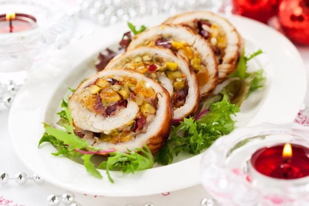 Turkey roll with fruits and nuts is a simple and delicious recipe, how to cook step by step