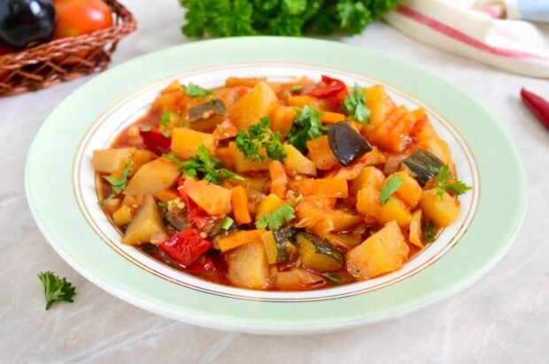 Vegetarian vegetable stew is a simple and delicious recipe, how to cook step by step