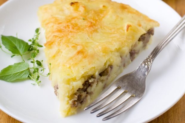 Potato casserole with minced cheese is a simple and delicious recipe for how to cook step by step