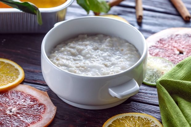 Rice porridge with condensed milk in a slow cooker is a simple and delicious recipe, how to cook step by step