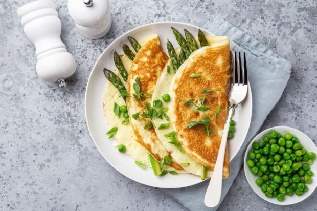 Omelet with asparagus is a simple and delicious recipe, how to cook step by step