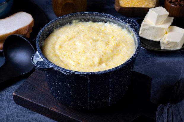 Corn porridge with cheese is a simple and delicious recipe, how to cook step by step