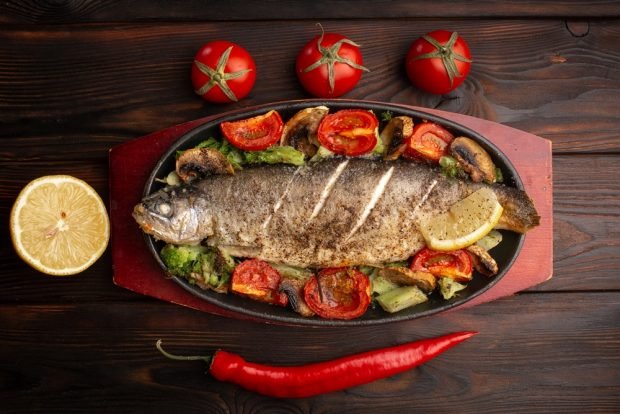 Baked trout with vegetables in the oven is a simple and delicious recipe, how to cook step by step