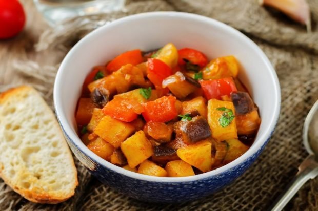 Stew of vegetables and beef in a slow cooker is a simple and delicious recipe, how to cook step by step