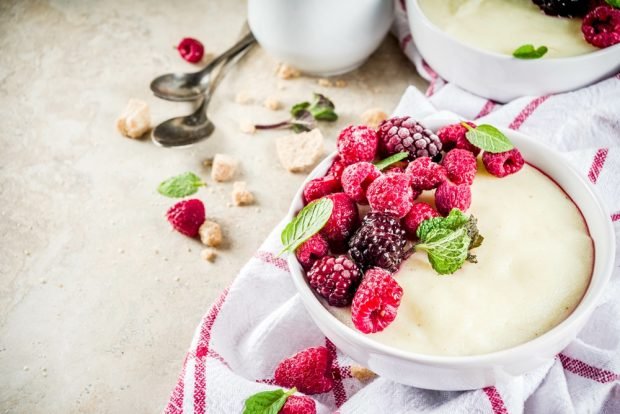 Semolina porridge with fresh berries on coconut milk is a simple and delicious recipe, how to cook step by step