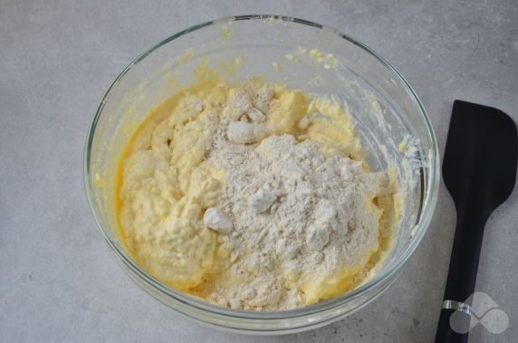 Cottage cheese casserole on yolks: photo of recipe preparation, step 3 Cottage cheese casserole on yolks: photo of recipe preparation, step 3