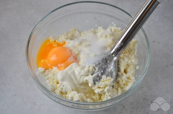 Cottage cheese casserole on yolks: photo of recipe preparation, step 2 Cottage cheese casserole on yolks: photo of recipe preparation, step 2