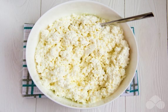 Cottage cheese casserole made of granular cottage cheese: photo of recipe preparation, step 1 Cottage cheese casserole made of granular cottage cheese: photo of recipe preparation, step 1