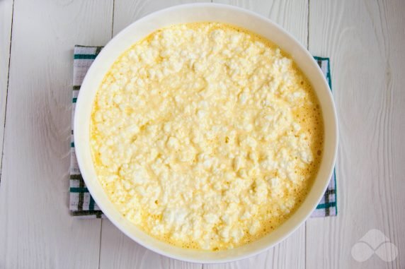 Cottage cheese casserole made of granular cottage cheese: photo of recipe preparation, step 2 Cottage cheese casserole made of granular cottage cheese: photo of recipe preparation, step 2