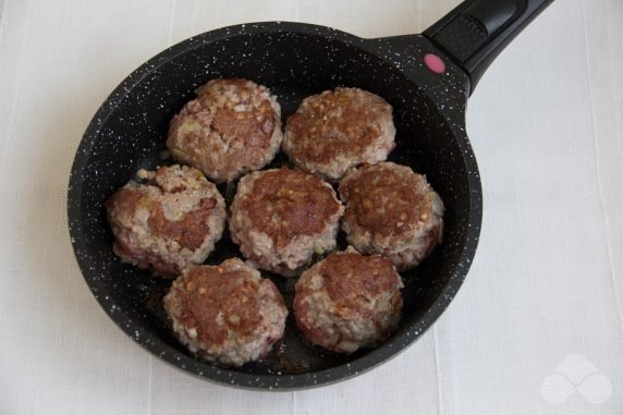 Pork Meatballs with buckwheat: photo of recipe preparation, step 2 Pork Meatballs with buckwheat: photo of recipe preparation, step 2