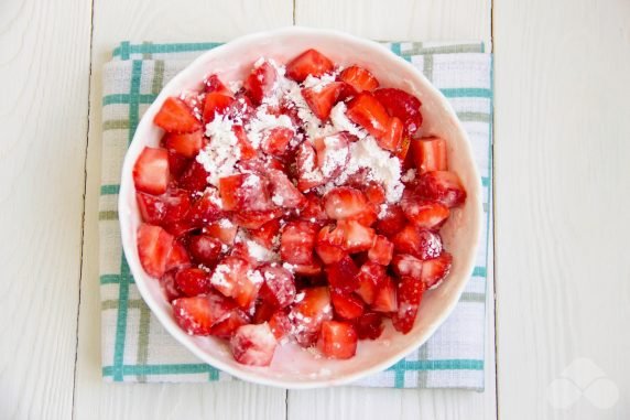 Strawberry pie from ready: photo of recipe preparation, step 3