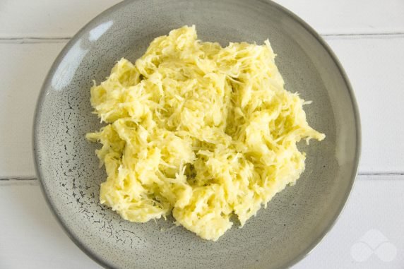 Squash fritters on mayonnaise: photo of recipe preparation, step 3