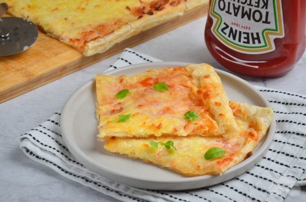 Fast pizza from ready-made puff pastry - a simple and delicious recipe with photos (step by step)