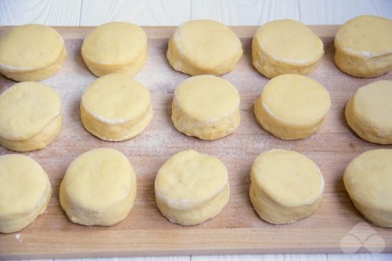 Doughnuts on water and dry yeast: photo of recipe preparation, step 5