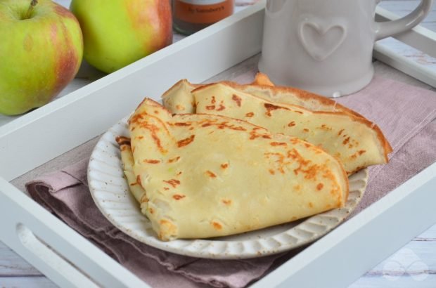 Pancakes with apple pie – a simple and delicious recipe with photos (step by step)