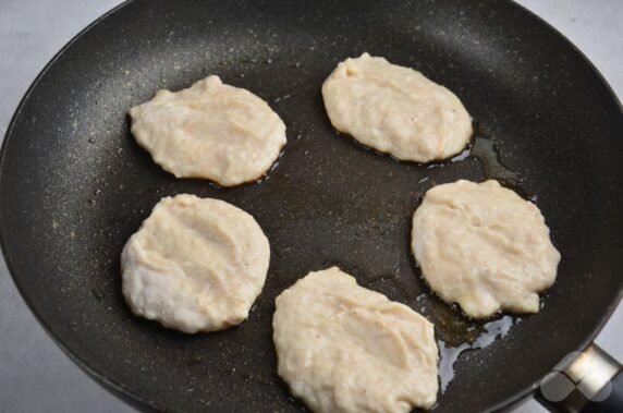 Chicken pancakes on yogurt: photo of recipe preparation, step 5