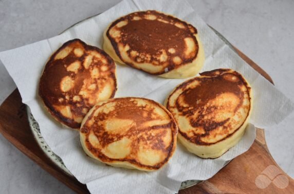 Homemade cottage cheese pancakes: photo of recipe preparation, step 5