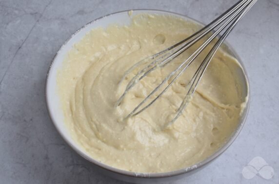 Homemade cottage cheese pancakes: photo of recipe preparation, step 3