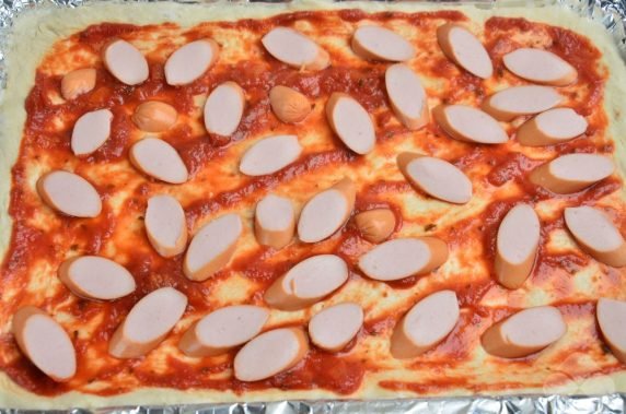 Pizza with sausages and pickled mushrooms: photo of recipe preparation, step 6