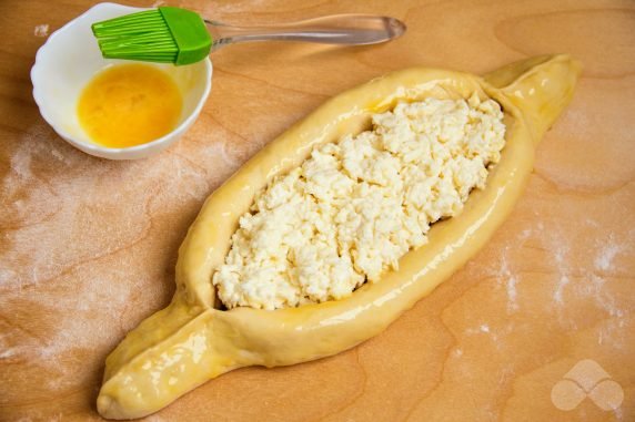 Adjarian khachapuri from ready: photo of recipe preparation, step 4