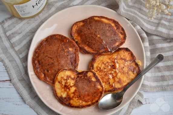 Cottage cheese pancakes with milk: photo of recipe preparation, step 6