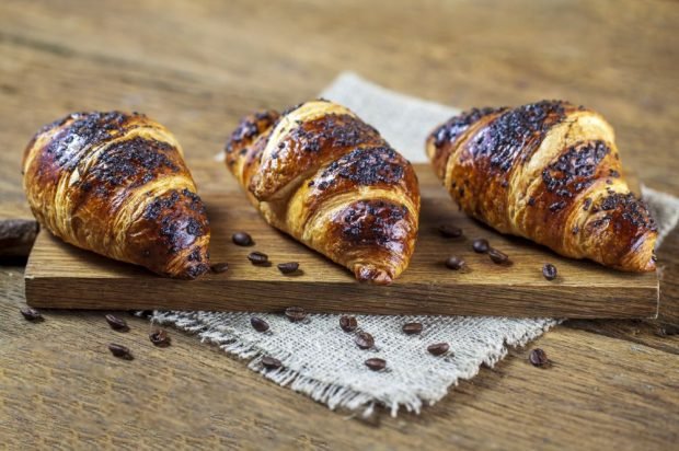 Croissants with chocolate drops – a simple and delicious recipe, how to cook step by step