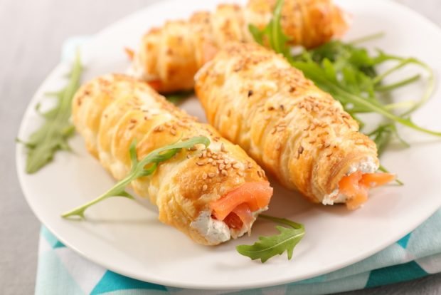 Salmon puffs and cream cheese - a simple and delicious recipe, how to cook step by step