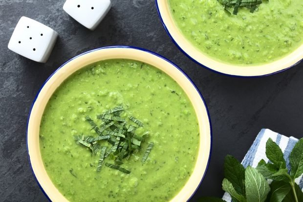 Fresh pea soup with mint is a simple and delicious recipe, how to cook step by step