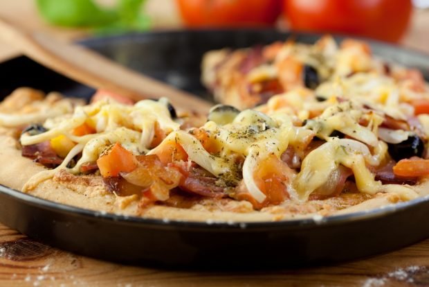 Pizza with salmon in a frying pan – a simple and delicious recipe, how to cook step by step