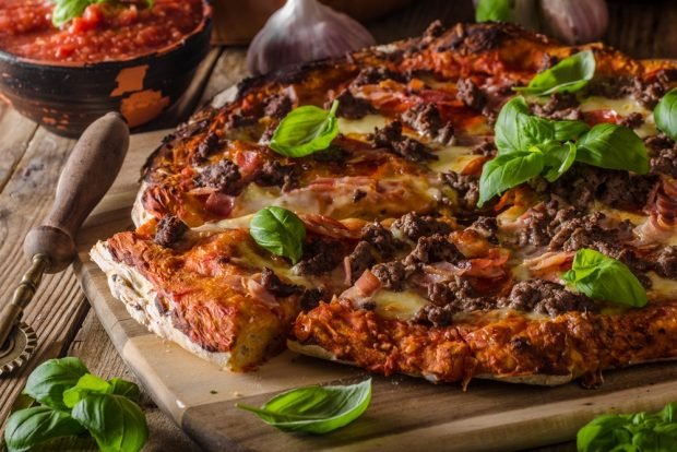 Pizza with minced meat is a simple and delicious recipe, how to cook step by step