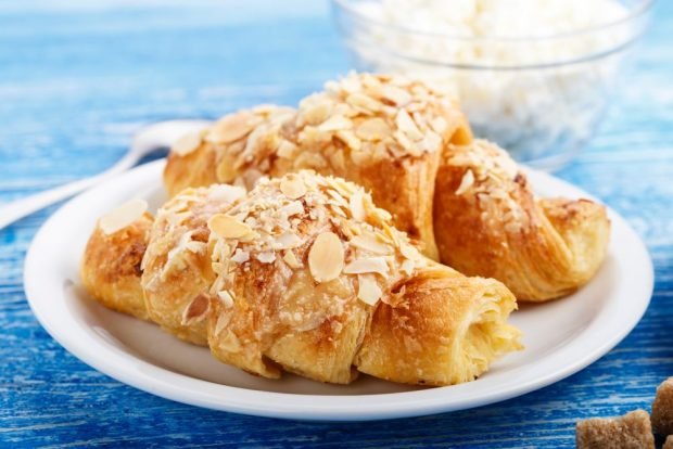 Almond croissants – a simple and delicious recipe, how to cook step by step