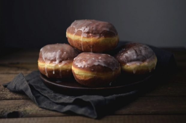 Doughnuts on condensed milk with icing sugar – a simple and delicious recipe, how to cook step by step