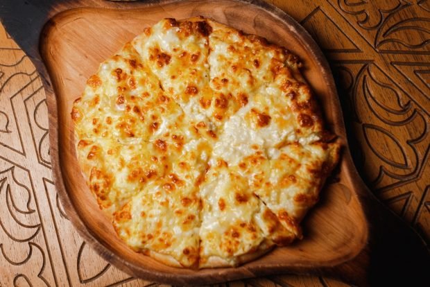 Khachapuri with cheese in a frying pan is a simple and delicious recipe, how to cook step by step