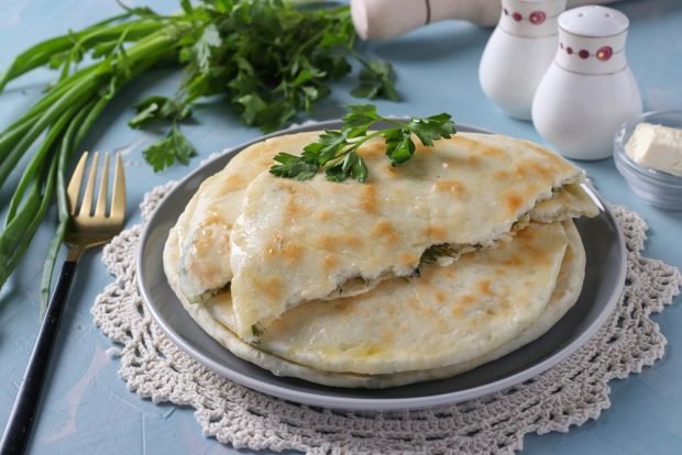 Khachapuri with cheese and green onions in a frying pan is a simple and delicious recipe, how to cook step by step