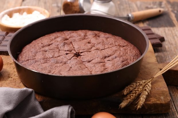 Chocolate cake on kefir is a simple and delicious recipe, how to cook step by step