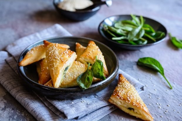 Spinach puffs are a simple and delicious recipe, how to cook step by step