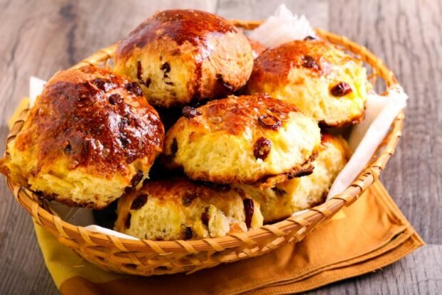 Cottage cheese buns with raisins and cranberries – a simple and delicious recipe, how to cook step by step