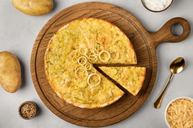 Potato pie with onion and cheese is a simple and delicious recipe, how to cook step by step