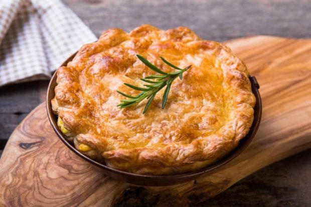 Puff pastry pie with chicken and cheese – a simple and delicious recipe, how to cook step by step