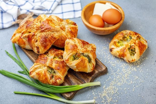 Puff pastry with spinach, egg and green onion is a simple and delicious recipe, how to cook step by step