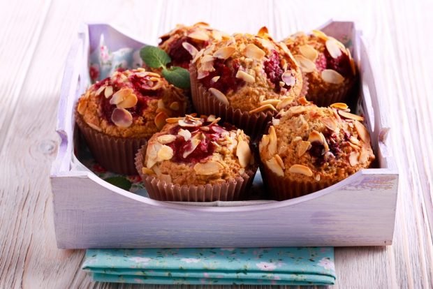 Muffins with cherries and almonds – a simple and delicious recipe, how to cook step by step